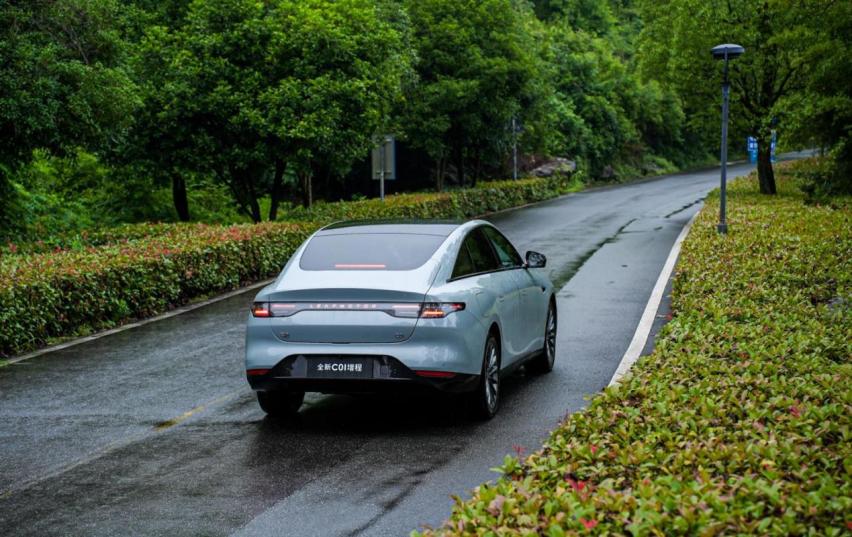 15万级中大型增程轿车，每个定语都是零跑全新C01的优势
