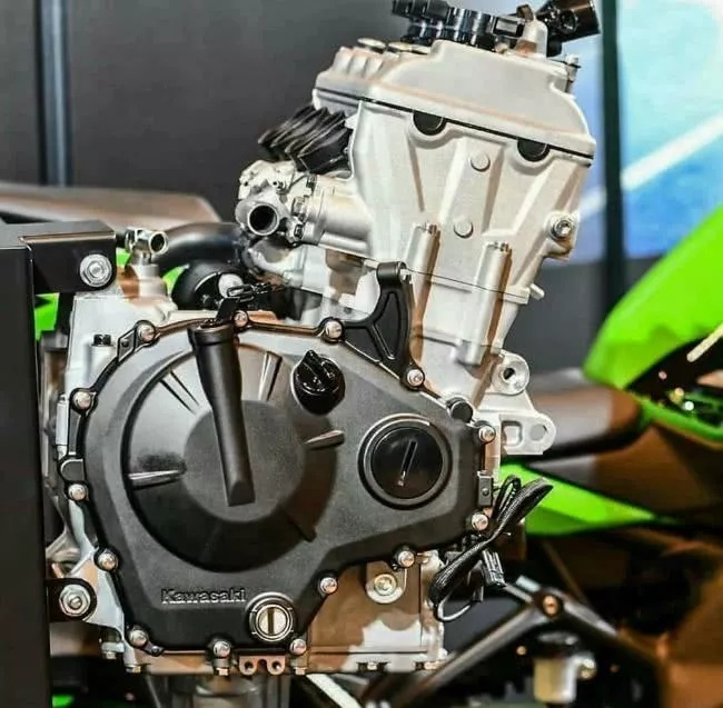 川崎ZX-25R，号称250CC排量最强机车