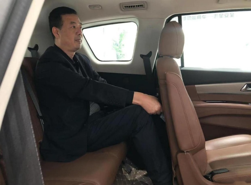 海马7X怎么样？筒簧分离全独立悬挂，多项儿童保护功能