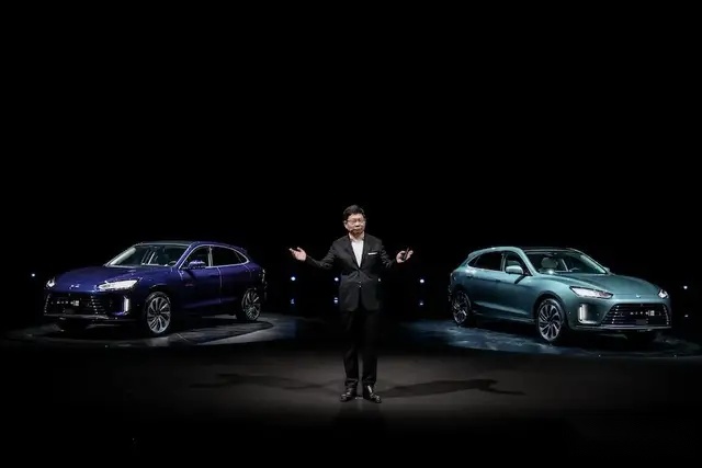 搭鸿蒙系统/续航超1200km，华为AITO问界M5预售25万玩跨界