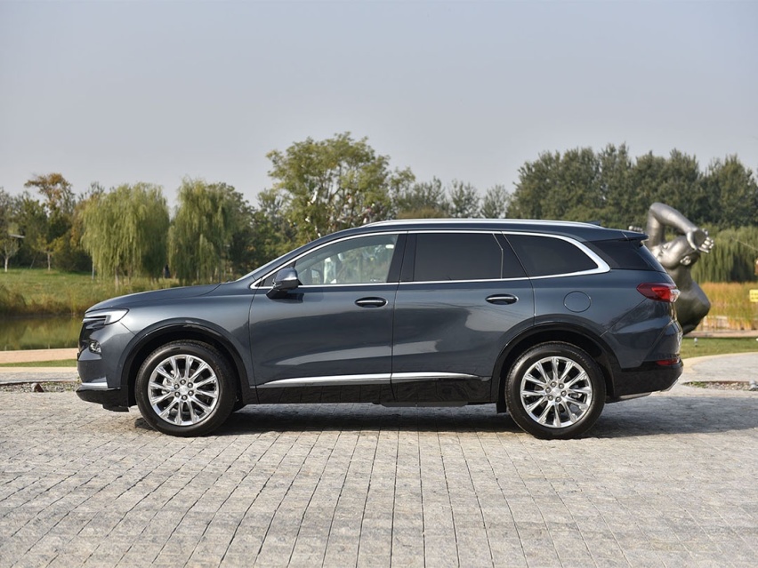 又一台有钱必买的SUV，4.0T双涡轮增压，回头率爆炸