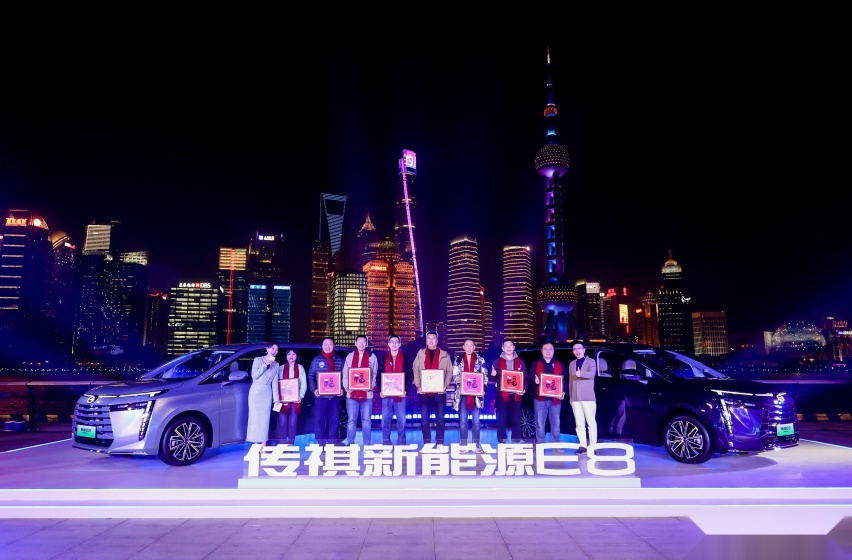 从E8开始，家用车正式进入3.0时代，为每一个人，更为每一个家