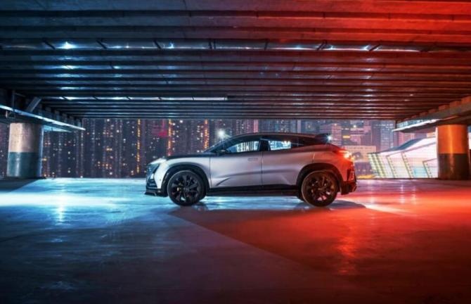 新知达人, 机甲造型+20英寸轮毂 2022款UNI-T换新蓝鲸1.5T