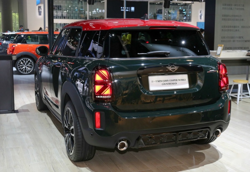 MINI JCW COUNTRYMAN搭载2.0T高功率排量