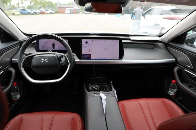 试驾｜4.3秒破百，智能轿跑小鹏P7单挑特斯拉Model S