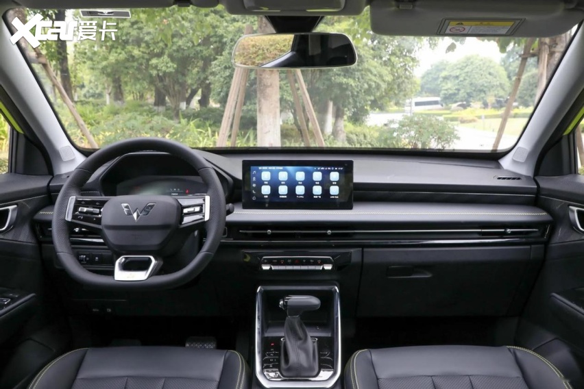 第四款五菱银标新车，自带钢炮气质，拥有38处隔音，很适合年轻人