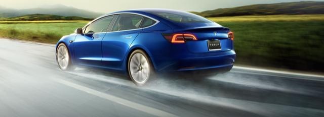 奔驰宝马慌不慌？ 国产特斯拉Model 3价格跌破30万元