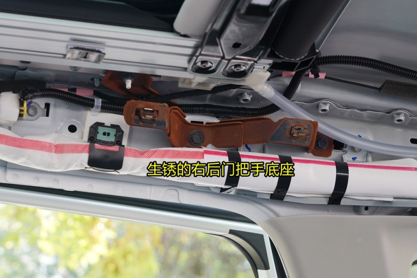 新奇骏拆解(3)车顶结构 锈迹斑斑的大新车！