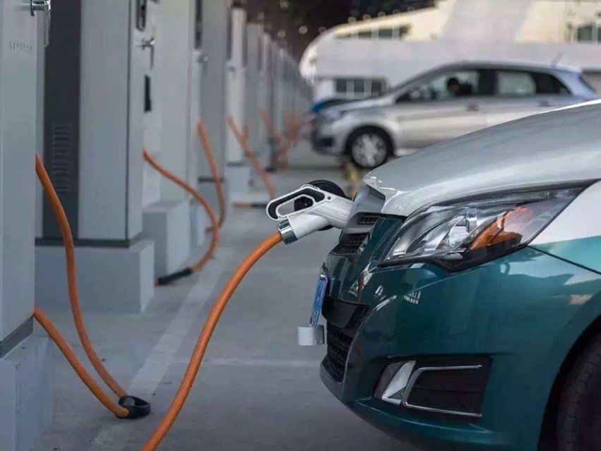 新能源购置税继续减免，燃油车：说好的“油电同权”呢？