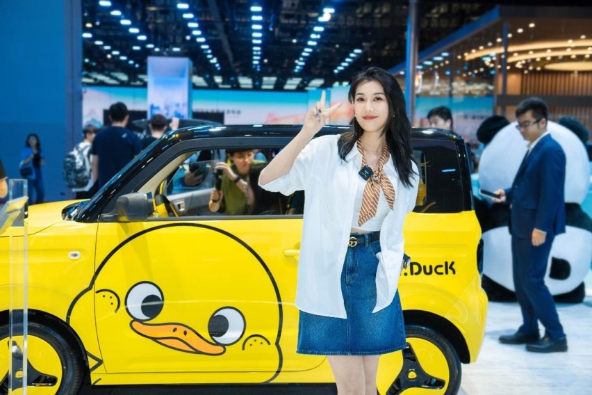 与宏光MINI EV分庭抗礼 熊猫mini成为微型电车市场新晋顶流