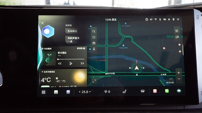 到店实测：15万级燃油SUV，用上8155的长安UNI-T最智能？