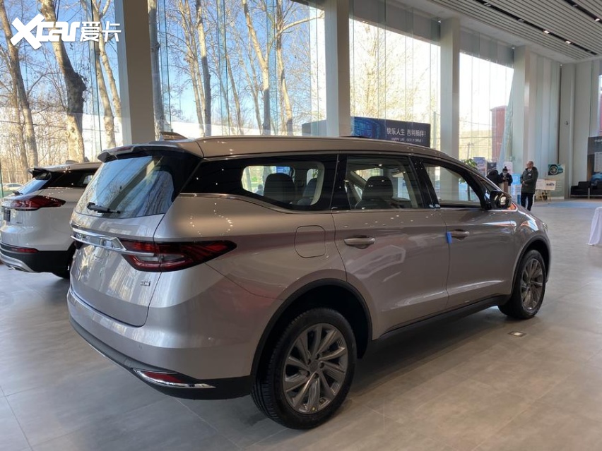 全家出行还有它 到店体验吉利嘉际6座布局很实用