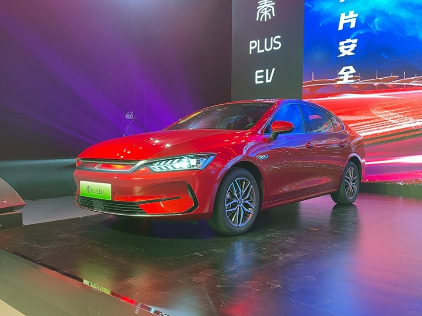 ​利刃出鞘 巅峰对决！秦PLUS EV佩刀上阵，亮相北京