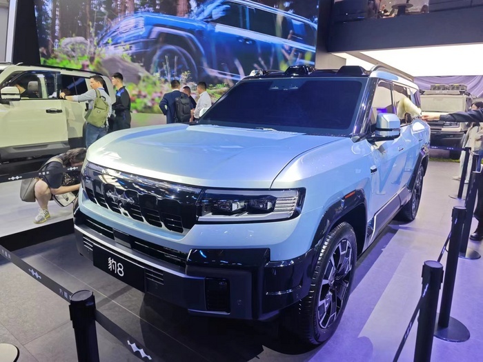 方程豹就不做普通的车，豹8、豹9、Super 3亮相车展