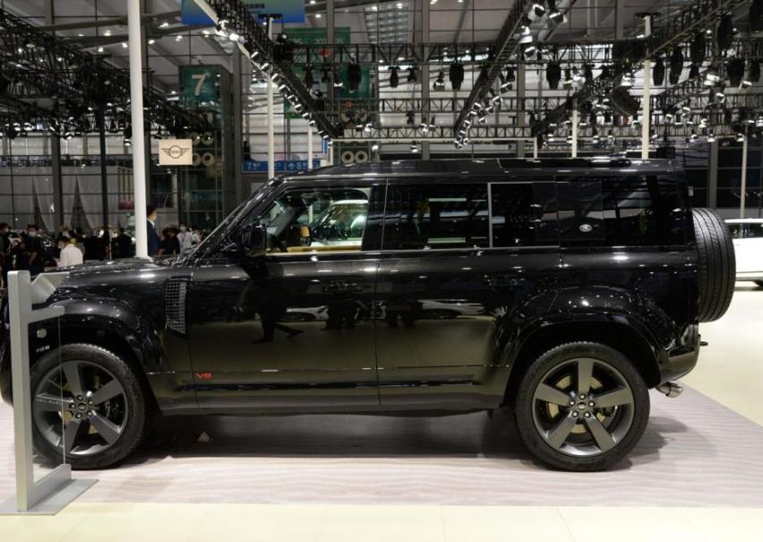 路虎也只能继续出大排量车，5.0T V8的卫士，要161.8万