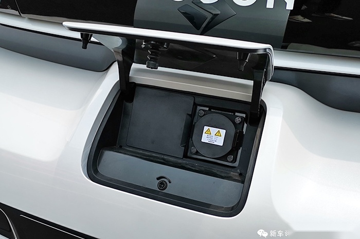 新宝骏E300实拍体验：科幻的外观，厉害的牌子，你买吗？