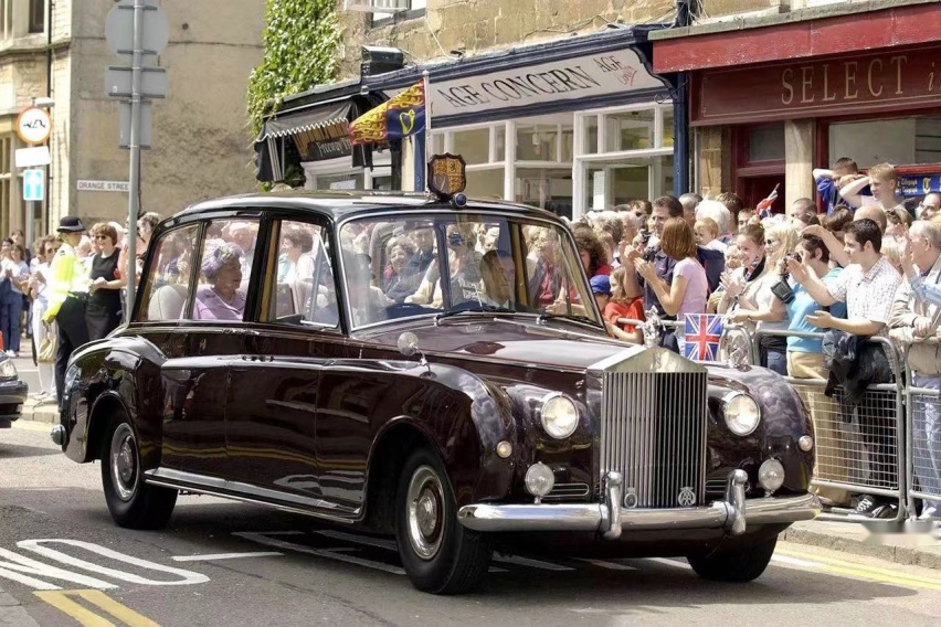 英国女王走了,她曾拥有的车算得上英国豪车半部编年史