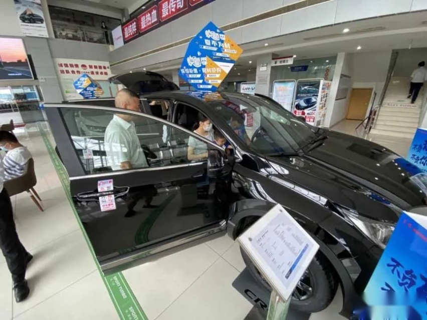 城市SUV标杆再进化，新CR-V开售第一天就排队看车
