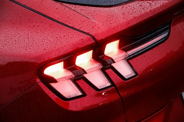 “电马”也是马！福特Mustang Mace-E上赛道感觉如何？