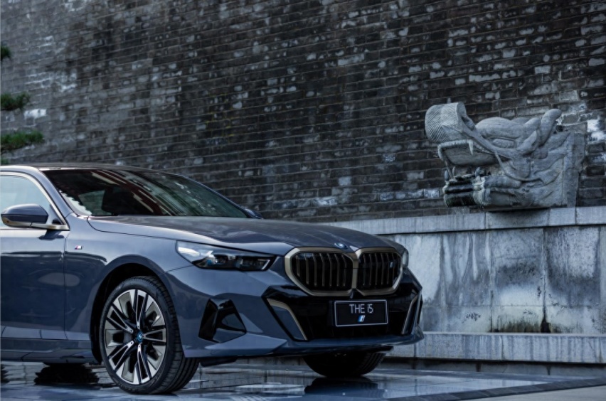 全新BMW 5系，重新定义中大型智能豪华座驾