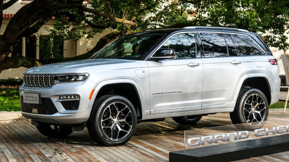 油費約1.3萬/年,比現款省一半,全新大切諾基告別“油老虎”? 油費約1.3萬/年,比現款省一半,全新大切諾基告別“油老虎”?