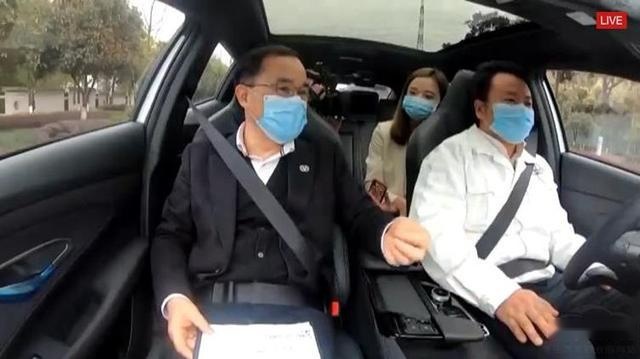 中国首个L3级自动驾驶量产体验，长安汽车总裁朱华荣亲测当主播