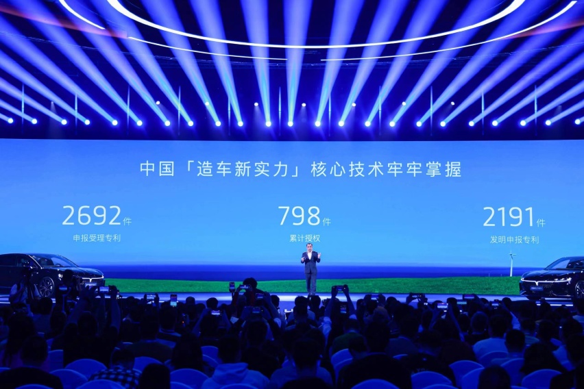 262km超长纯电续航 岚图追光PHEV 25.28万元起上市