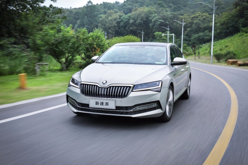 配置水平更上一层楼！试驾斯柯达新速派380TSI