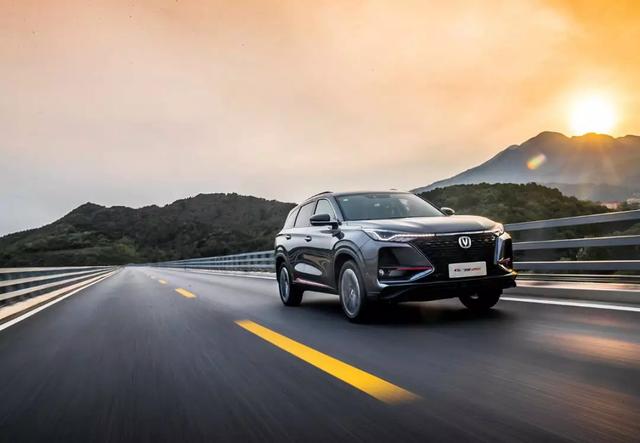 2��SUV�N���ж��K���M��܇������أ�Ψ������������