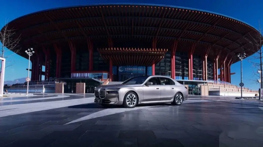 【e汽车】“最强BMW i7”强在哪？只有试了才知道