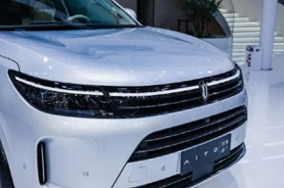 都是增程式大5座SUV，问界新M7和新岚图FREE如何选？