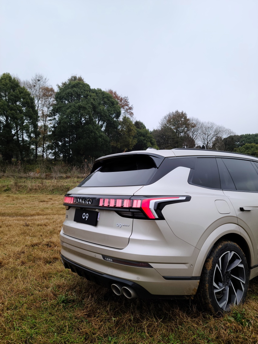 给95后造的6座SUV 试驾领克09