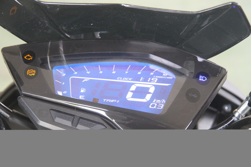 国产150高性价比运动踏板，单缸水冷10.5KW动力，双碟刹配ABS