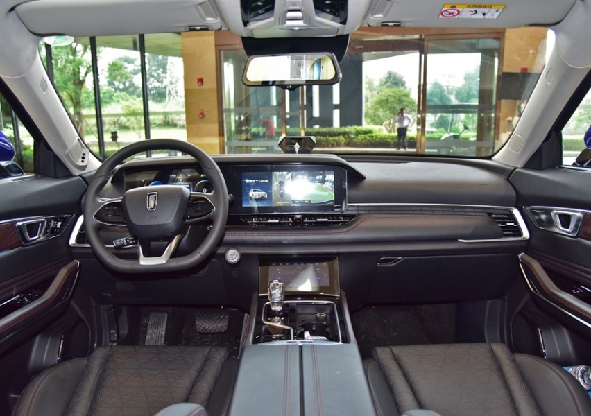 奔腾全新旗舰SUV，3D全息投影以及人脸识别！