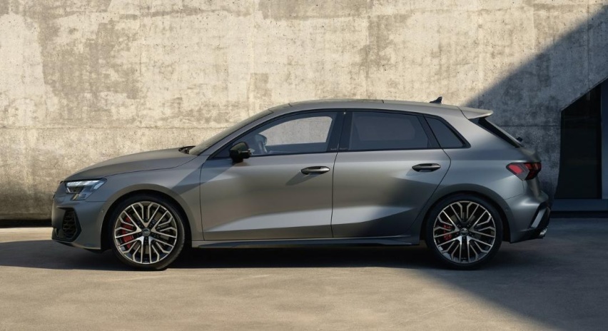 零百4.7秒，全新奥迪S3升至333马力，但依旧跑不过Model 3