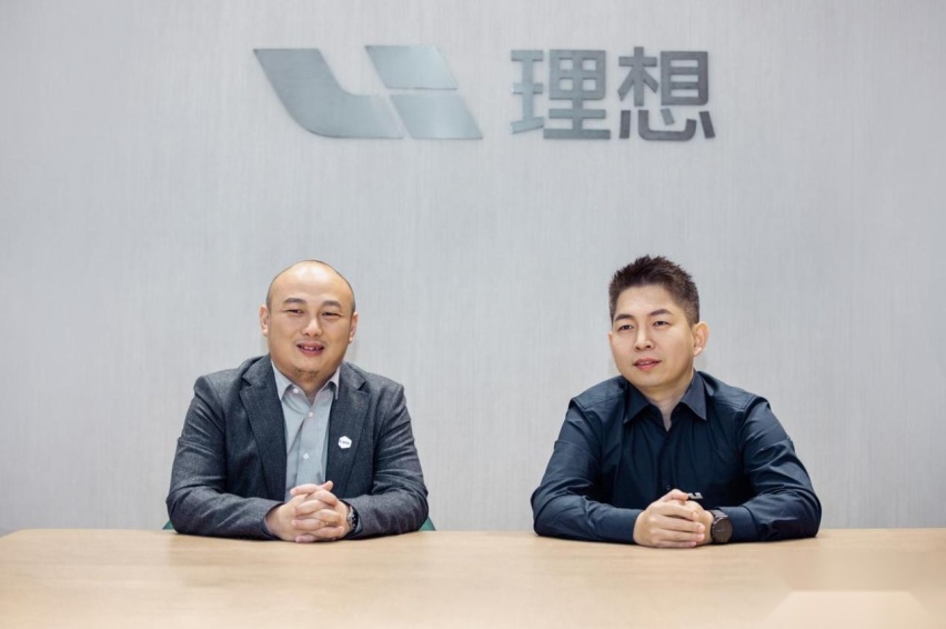 理想MEGA：一个充电技能max的巨型「大白」