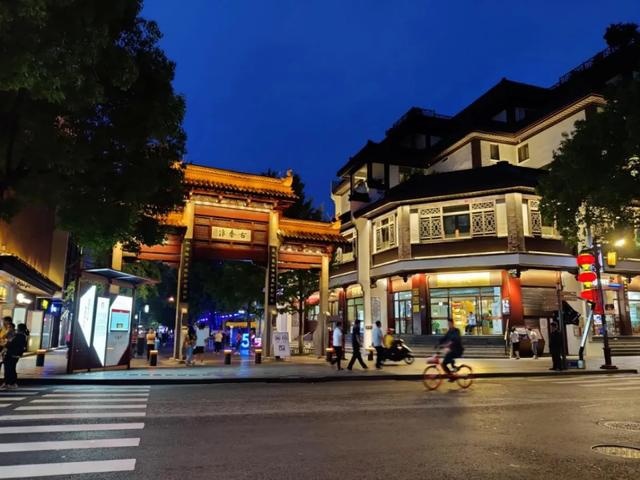 夜泊古秦淮、日探紫金山，梧桐下与北京现代菲斯塔畅游南京