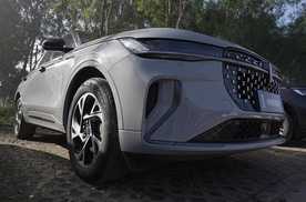 刷到测试场对比视频：航海家水杯稳如动画，分贝差得太明显