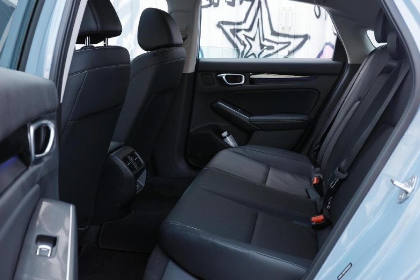 试驾型格HATCHBACK混动版：比高尔夫油耗更低、空间更大