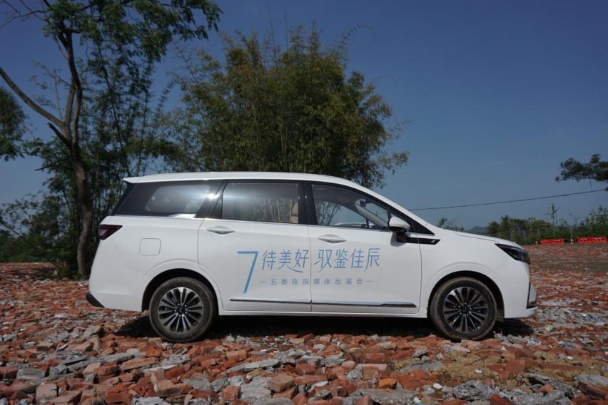 试驾完五菱佳辰后，评价如下：亲民实用且性价比高