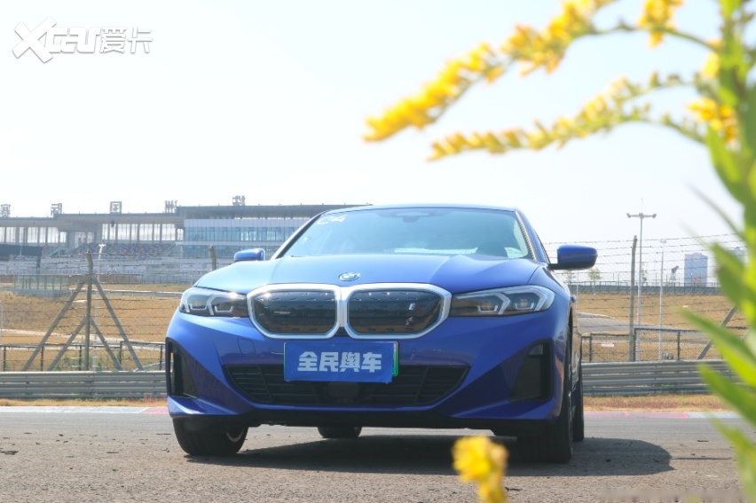 试驾宝马全新i3，搭载励磁电机，百公里加速6.2秒，值得买吗？