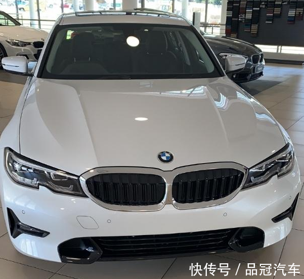 2019款华晨宝马3系实车现身！比奔驰C级大气 选装全景天窗