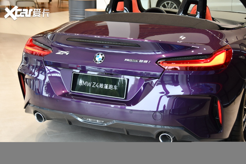 帅到没朋友，BMW Z4敞篷跑车闪电紫到店实拍