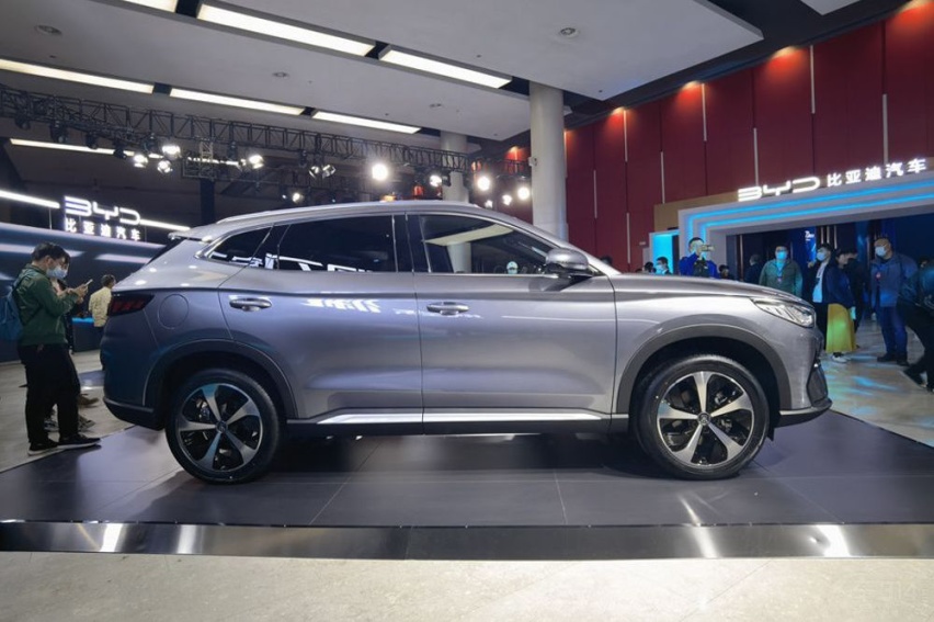 埃安V PLUS对比宋PLUS EV 选谁不吃亏？