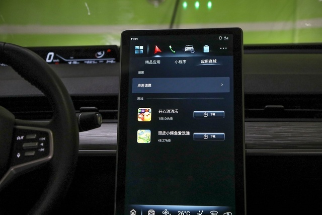 实测哪吒V，有点东西但不多的“经济适用车”