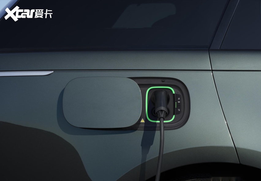 全新揽胜纯电版/顶级魅惑?奢华SUV玩纯电是个什么体验