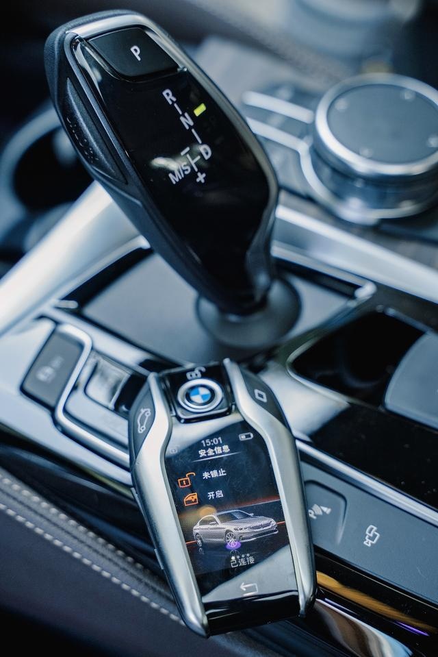 未察觉的心动 BMW 530Le与美女设计师的人生另一面