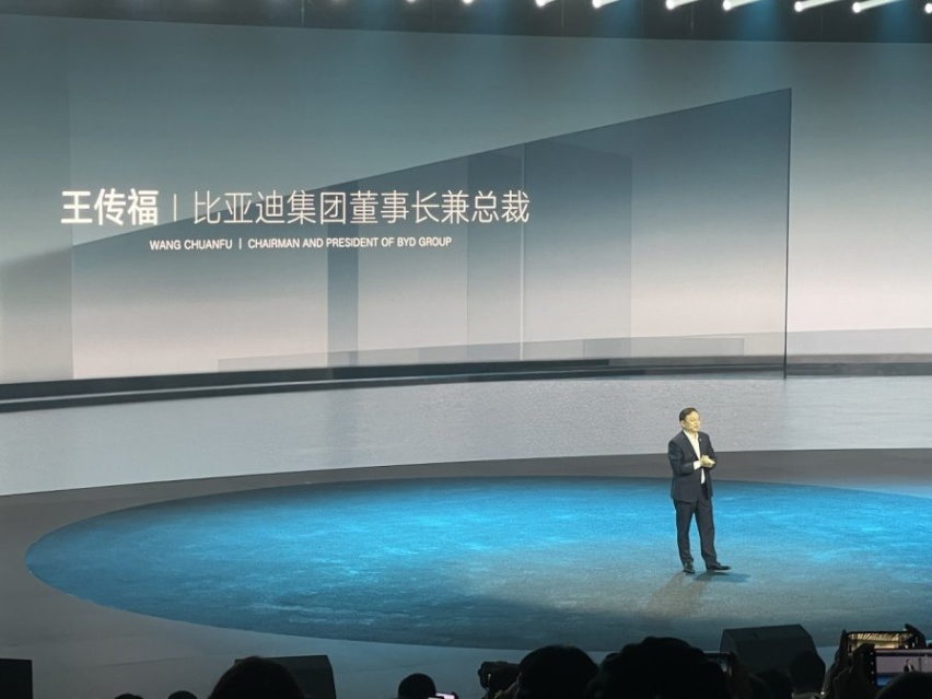 国产D级旗舰豪华轿车开始预售，这价格……
