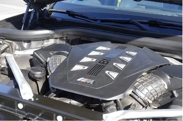 加入轻混系统，搭载V8发动机！新款宝马X7M60i实车亮相