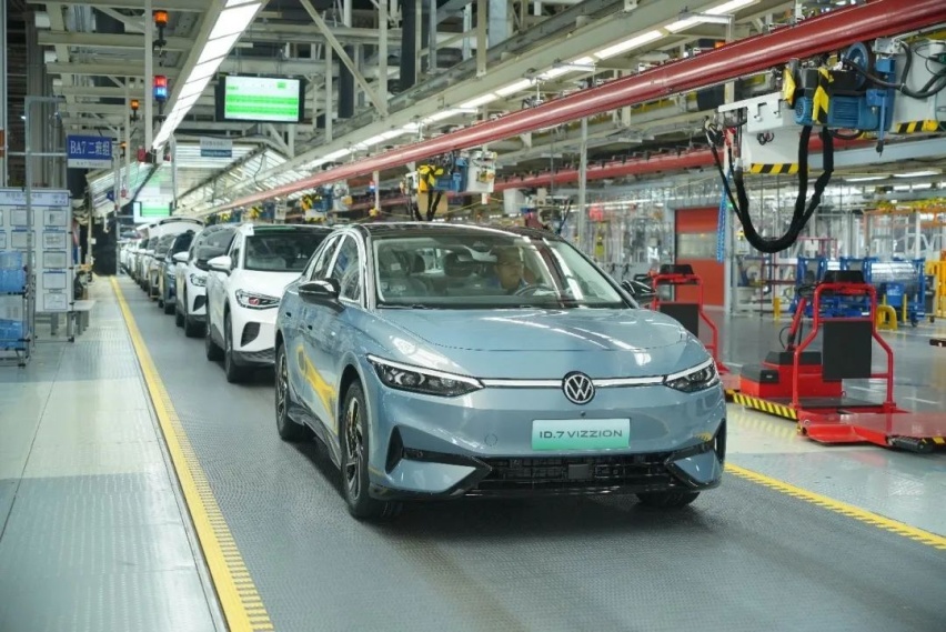 加速新能源智能转型 一汽-大众第2700万辆整车 ID.7 VIZZI